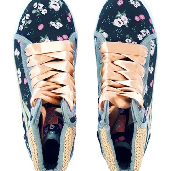 Black Encourager Hi-Top Sneaker - Women - Picture 3 of 5